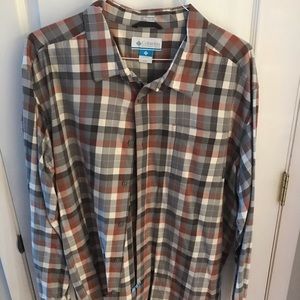2 men’s Columbia Shirts 2XL